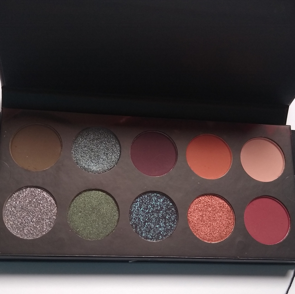 Eyeshadow palette